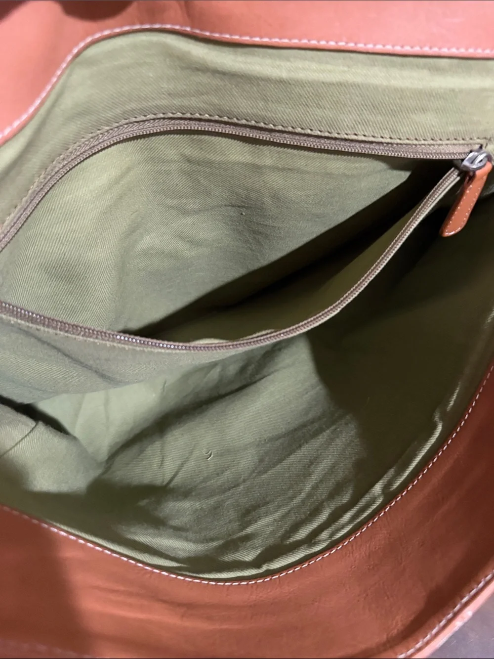 Men's Brown Leather Messenger Bag with Adjustable Shoulder Strap